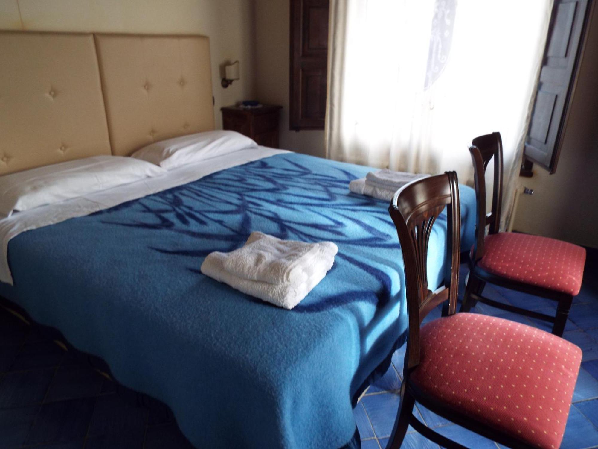 Turismo Rurale تْشيفالو الغرفة الصورة
