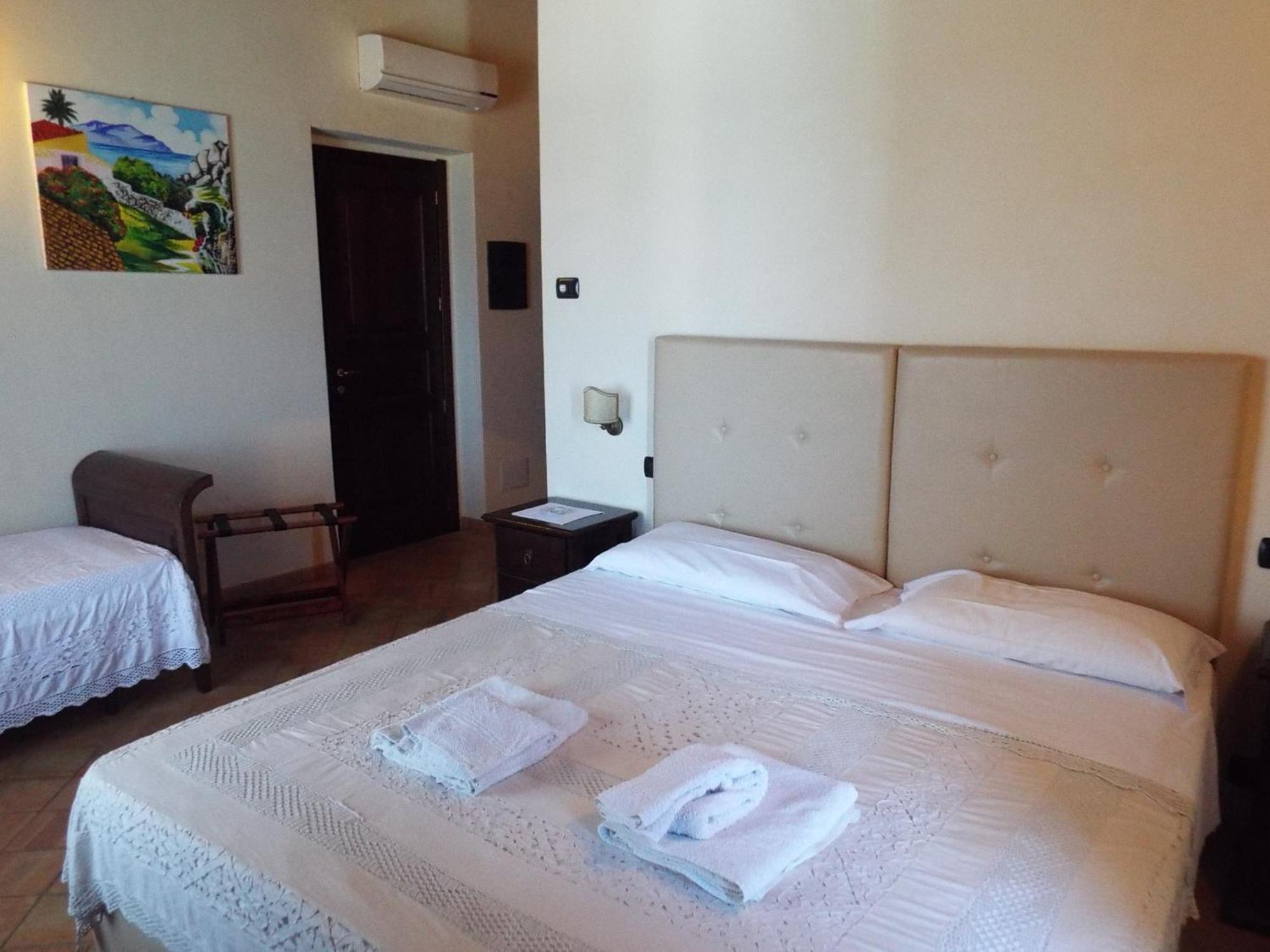 Turismo Rurale تْشيفالو الغرفة الصورة